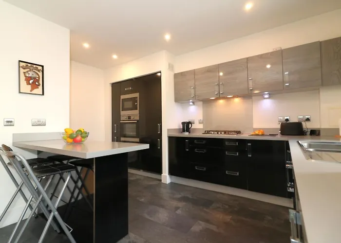 Signature - Oatlands House * Glasgow