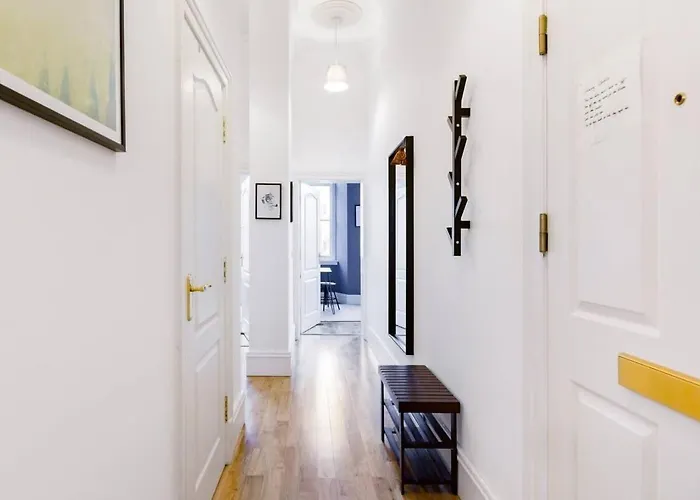 Incredible Contemporary Flat In Heart Of West End
