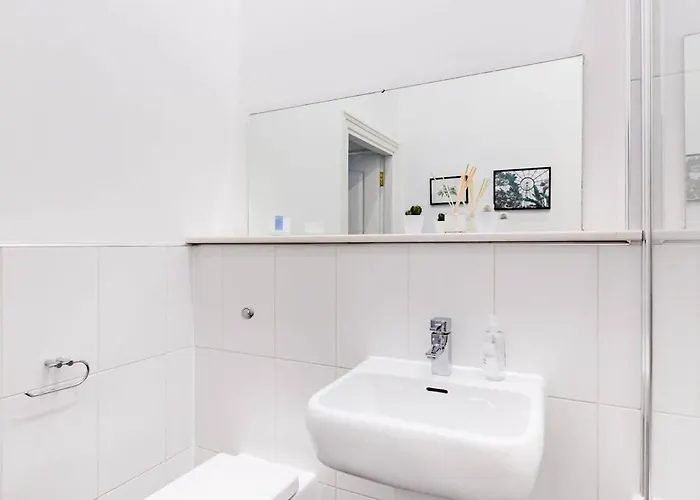 Apartment Incredible Contemporary Flat In Heart Of West End *