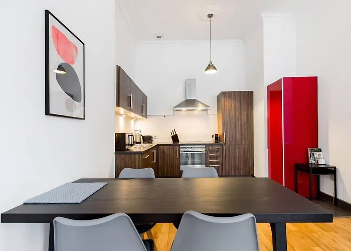 Incredible Contemporary Flat In Heart Of West End דירה