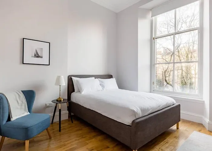 Incredible Contemporary Flat In Heart Of West End