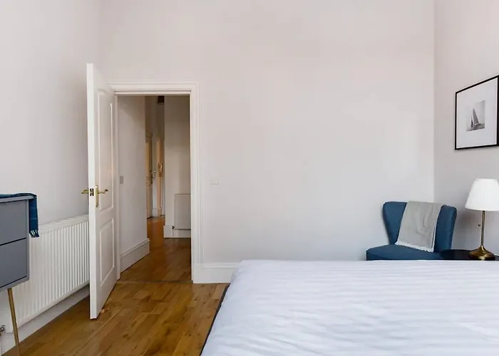 Incredible Contemporary Flat In Heart Of West End Апартаменты *