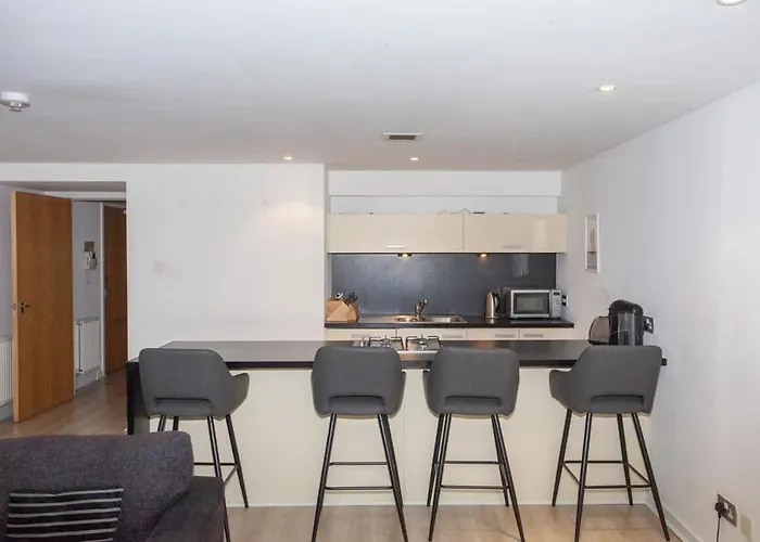 City Centre W Parking & Hyperoptic Wifi