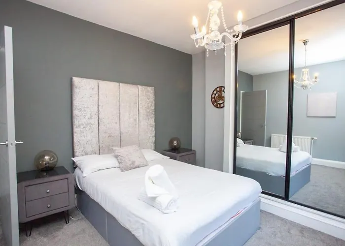 Beautifully Designed Pollok House *