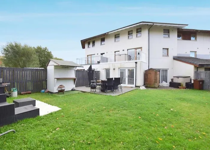 23 Lochburn Gardens - Carz