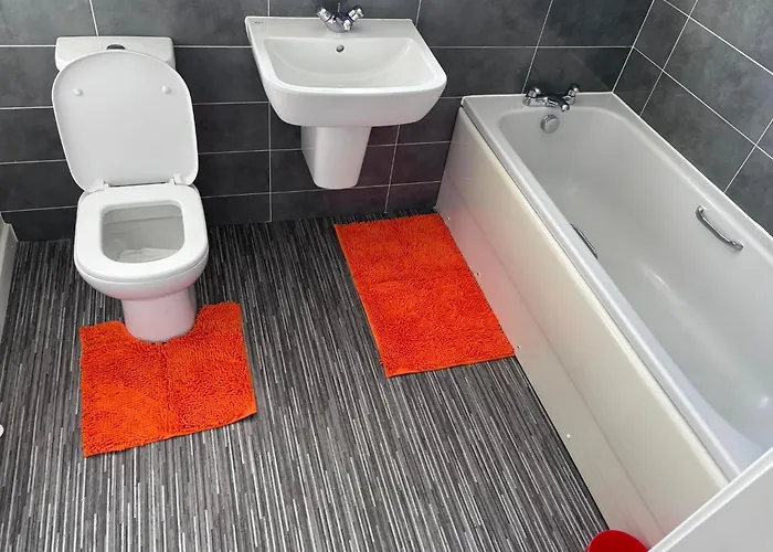 Radiant Homes 2 Bedrooms 2 Bathrooms Free Parking *