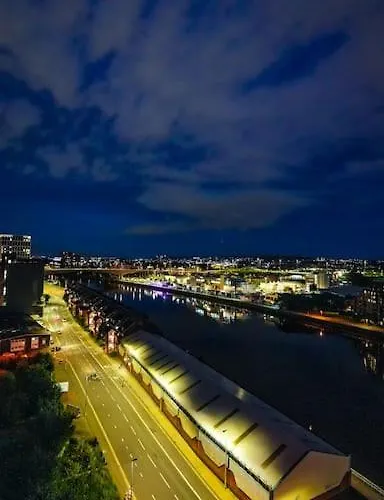 Luxurious Penthouse With Bar At Hydro & Secc Appartement *