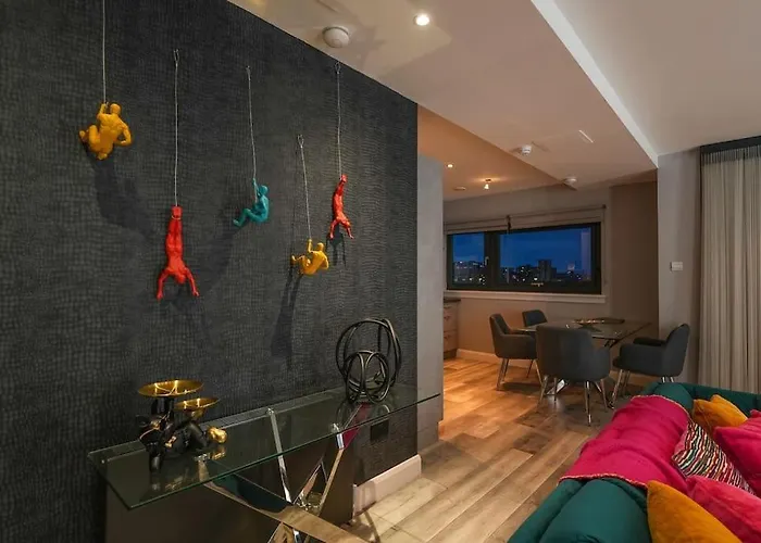 Luxurious Penthouse With Bar At Hydro & Secc * Glasgow