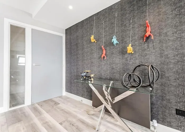 Luxurious Penthouse With Bar At Hydro & Secc