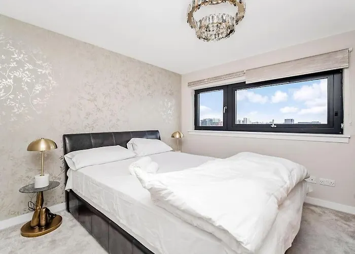 Luxurious Penthouse With Bar At Hydro & Secc