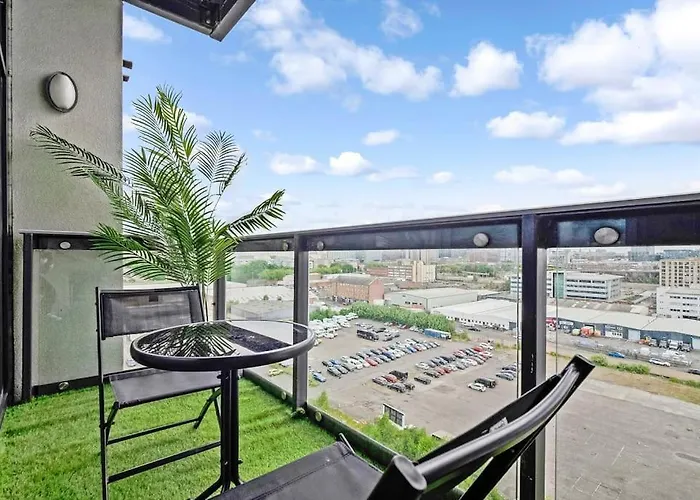 Luxurious Penthouse With Bar At Hydro & Secc アパート