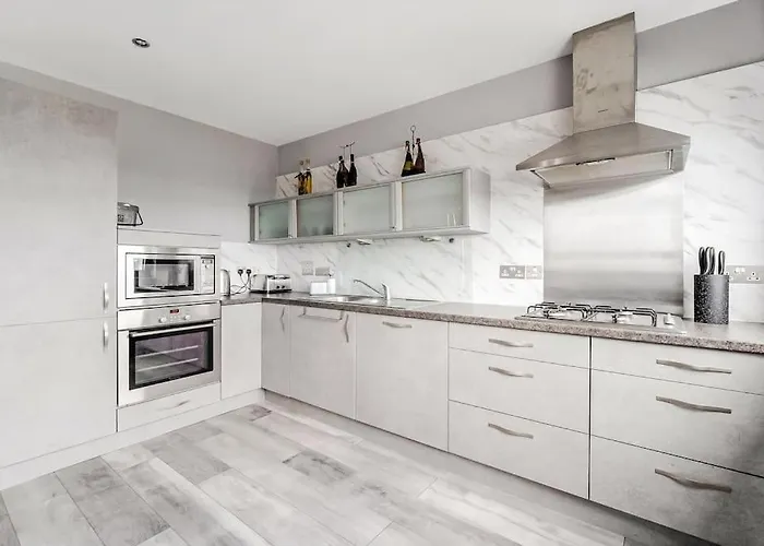 Luxurious Penthouse With Bar At Hydro & Secc