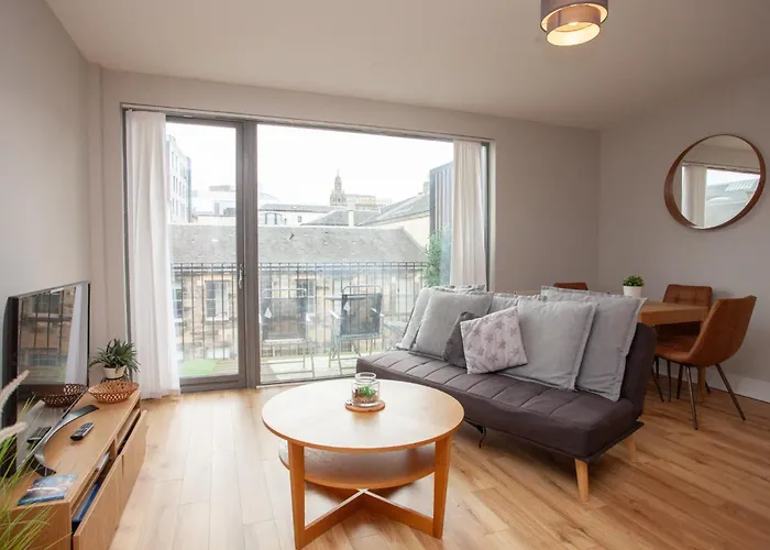 1 Bedroom Flat In The Heart Of Merchant *