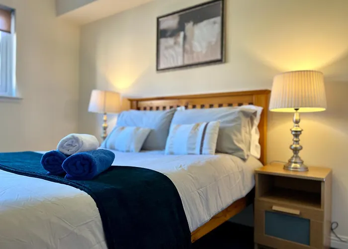 Stylish Modern Flat With Juliet Balcony & Parking Appartamento