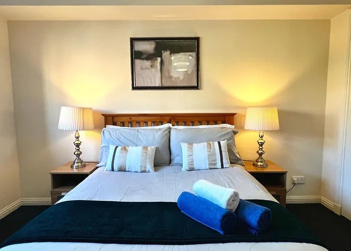 Stylish Modern Flat With Juliet Balcony & Parking * Glasgow