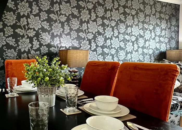 Stylish Modern Flat With Juliet Balcony & Parking Apartment