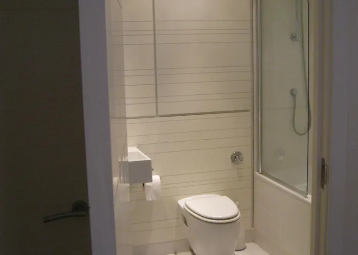 Harbour River West End * Glasgow