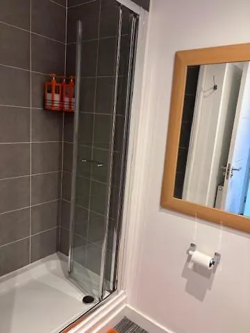 Radiant Homes 2 Bedrooms 2 Bathrooms Free Parking Lägenhet *