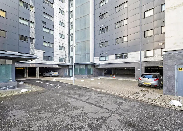 Luxurious Penthouse With Bar At Hydro & Secc *