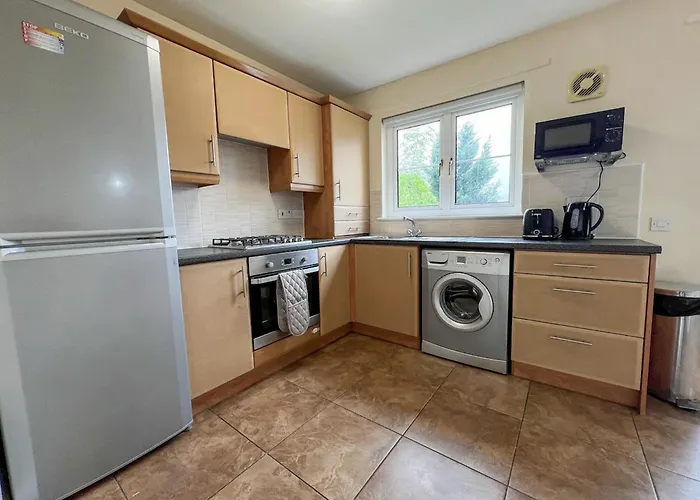 וילה - Entire House - Free Parking , Free Super Fast Wifi , Private Garden & Parking Security *