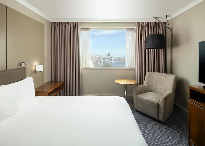 Crowne Plaza By Ihg Szálloda