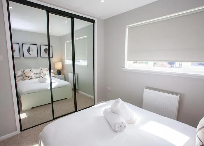 Stylish And Modern 2 Bed House *