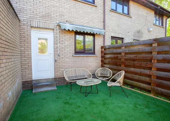 Stylish And Modern 2 Bed House *