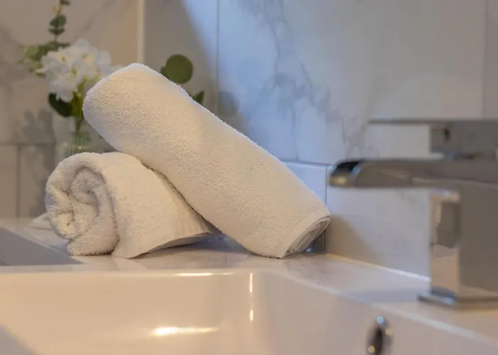 Cosy Palm West End - Pass The Keys