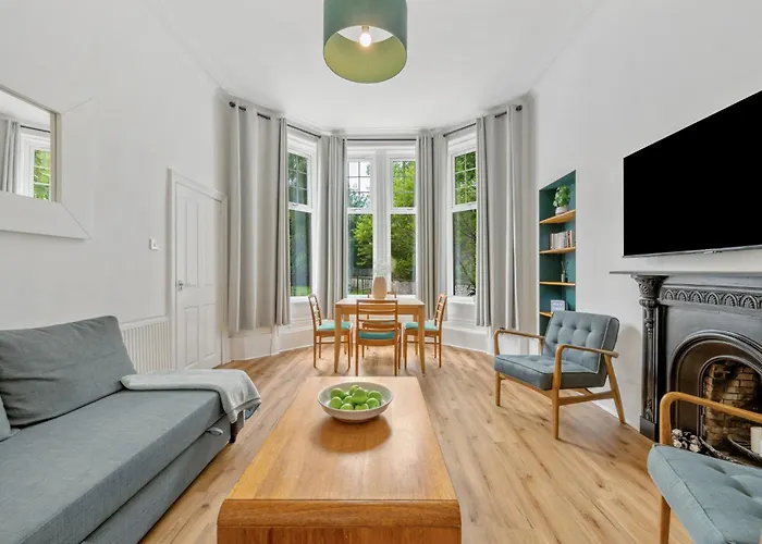 Woodford Street Apartment