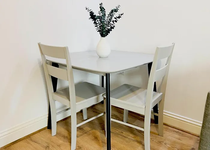 Chic Retreat In Ibrox Appartement