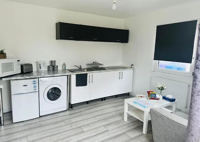 Entire Private 1 Bedroom - Guest In Apartment *