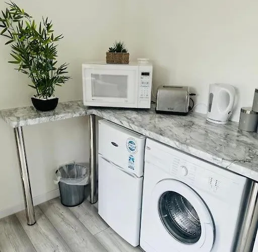 Entire Private 1 Bedroom - Guest In アパート