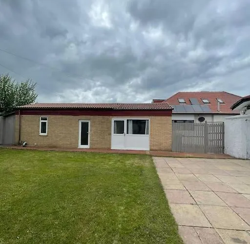 Entire Private 1 Bedroom - Guest In * Glasgow