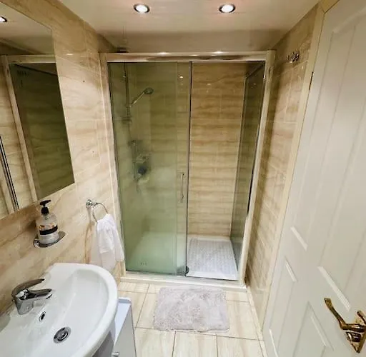 Entire Private 1 Bedroom - Guest In *