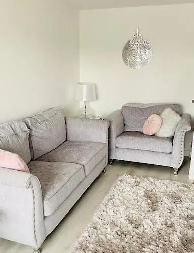 Entire 4 Bed Perfect Family In غلاسغو