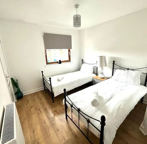 2 Bed Entire Upper Flat In Appartamento