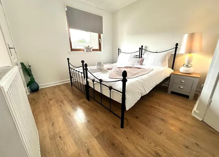 公寓 2 Bed Entire Upper Flat In