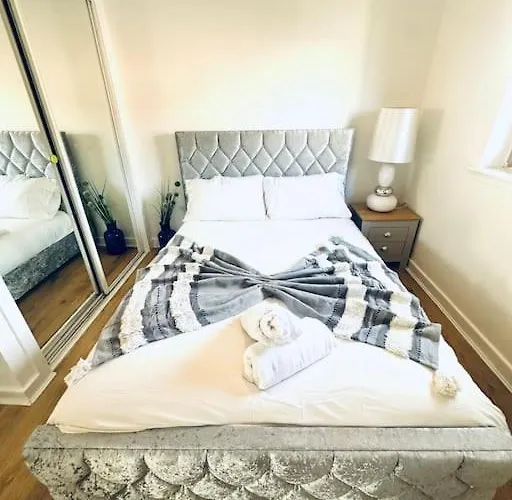 Апартаменты 2 Bed Entire Upper Flat In