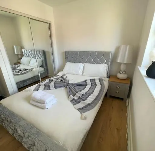 2 Bed Entire Upper Flat In Глазго