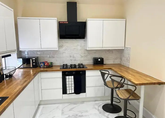 3 Bed - Sleeps 7 - Free Parking - Location * גלאזגו