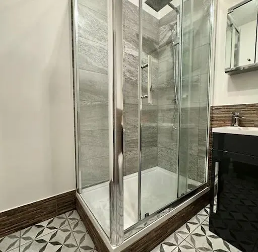 Two Bedroom Maisonette In The Heart Of The West End * 格拉斯哥