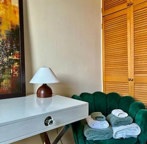 Апартаменты Two Bedroom Maisonette In The Heart Of The West End *