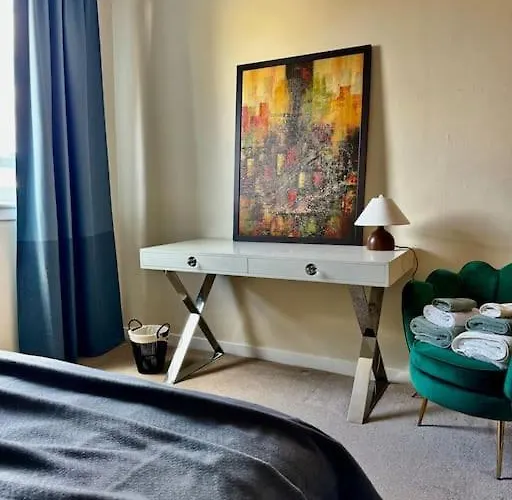 Two Bedroom Maisonette In The Heart Of The West End *