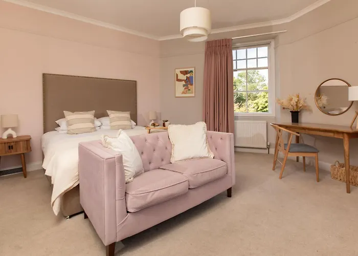 Celentano's Restaurant With 3* غلاسغو