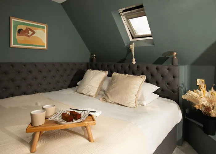 فندق Celentano's Restaurant With