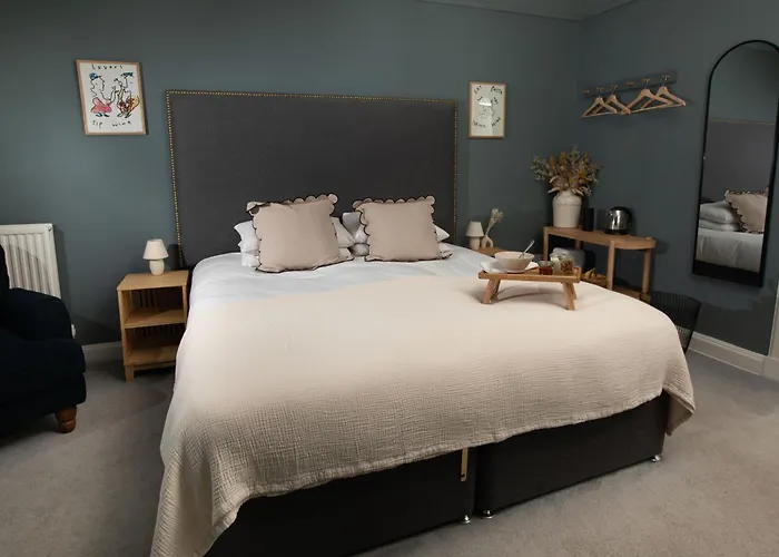 فندق Celentano's Restaurant With 3*