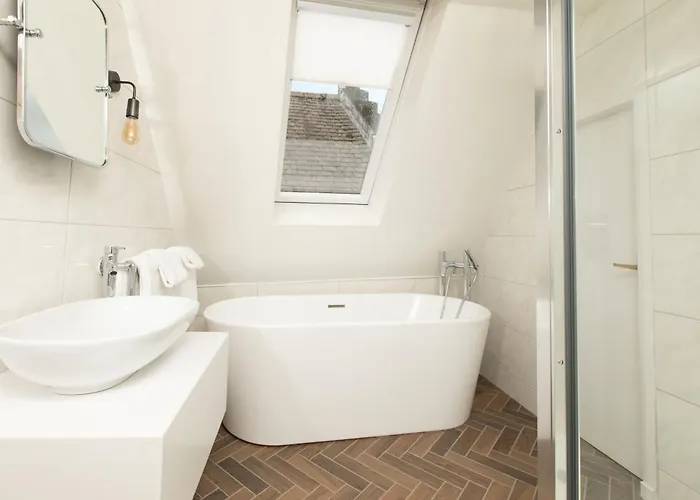 Celentano's Restaurant With מלון גלאזגו