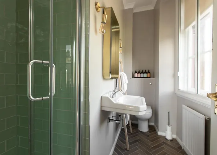 מלון Celentano's Restaurant With 3*