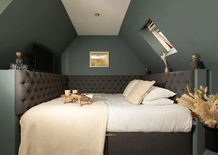 Celentano's Restaurant With غلاسغو