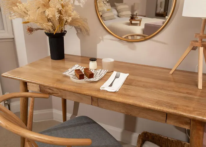 Celentano's Restaurant With فندق